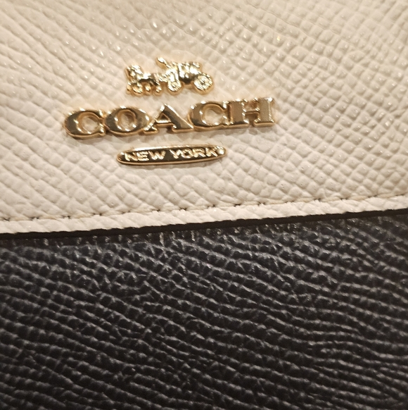 COACH Crossgrain Leather Bennett Shoulder Bag - Navy And Off White - Picture 8 of 10